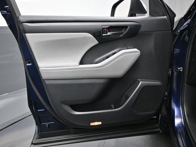 used 2023 Toyota Highlander car, priced at $28,790