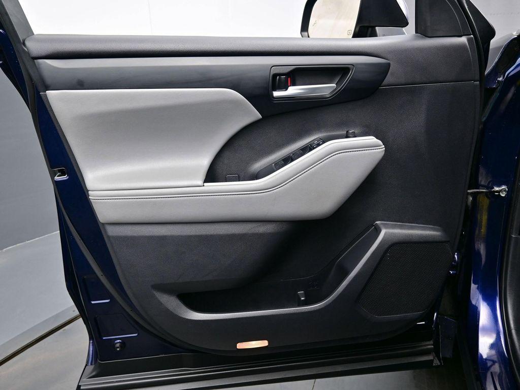 used 2021 Toyota Highlander car, priced at $30,490