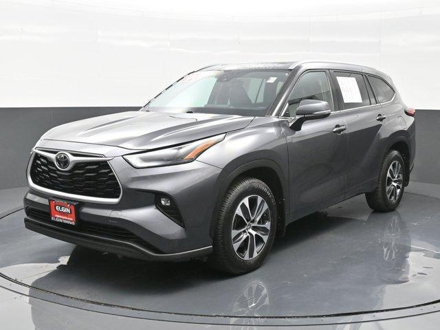 used 2022 Toyota Highlander car, priced at $31,490