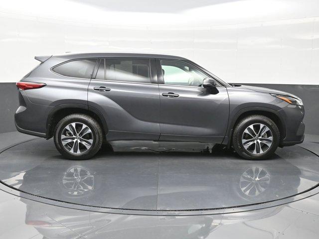 used 2022 Toyota Highlander car, priced at $31,490