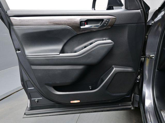 used 2022 Toyota Highlander car, priced at $36,490