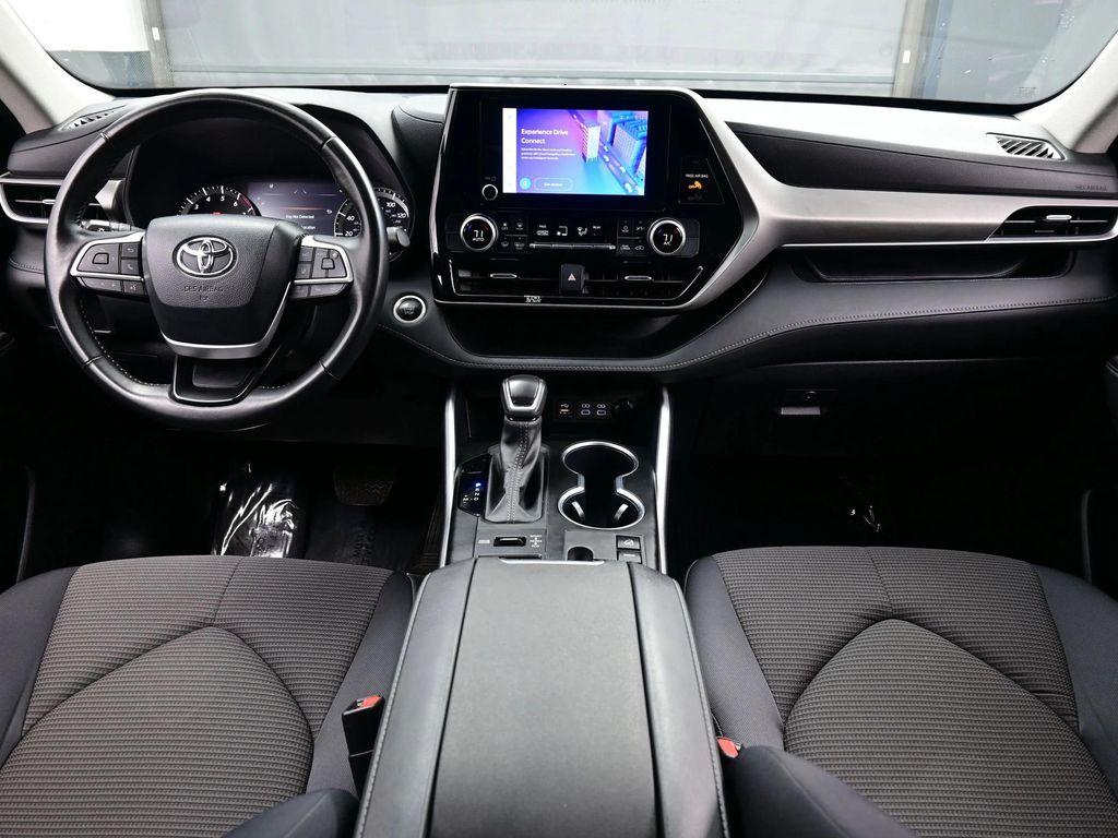 used 2024 Toyota Highlander car, priced at $34,990
