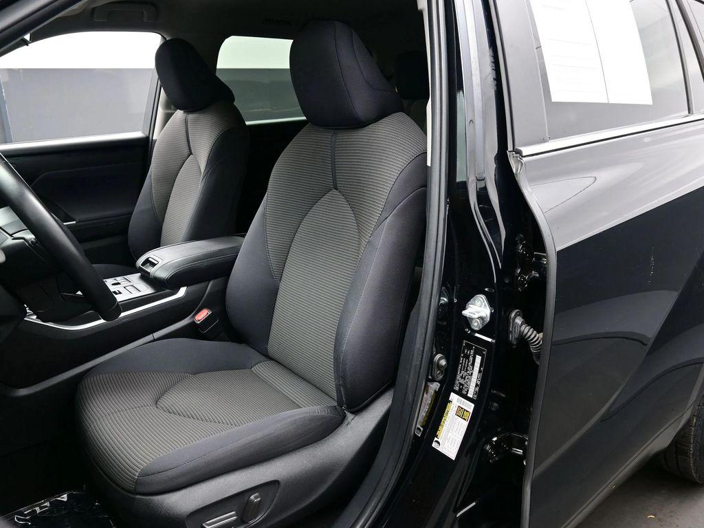 used 2024 Toyota Highlander car, priced at $34,990