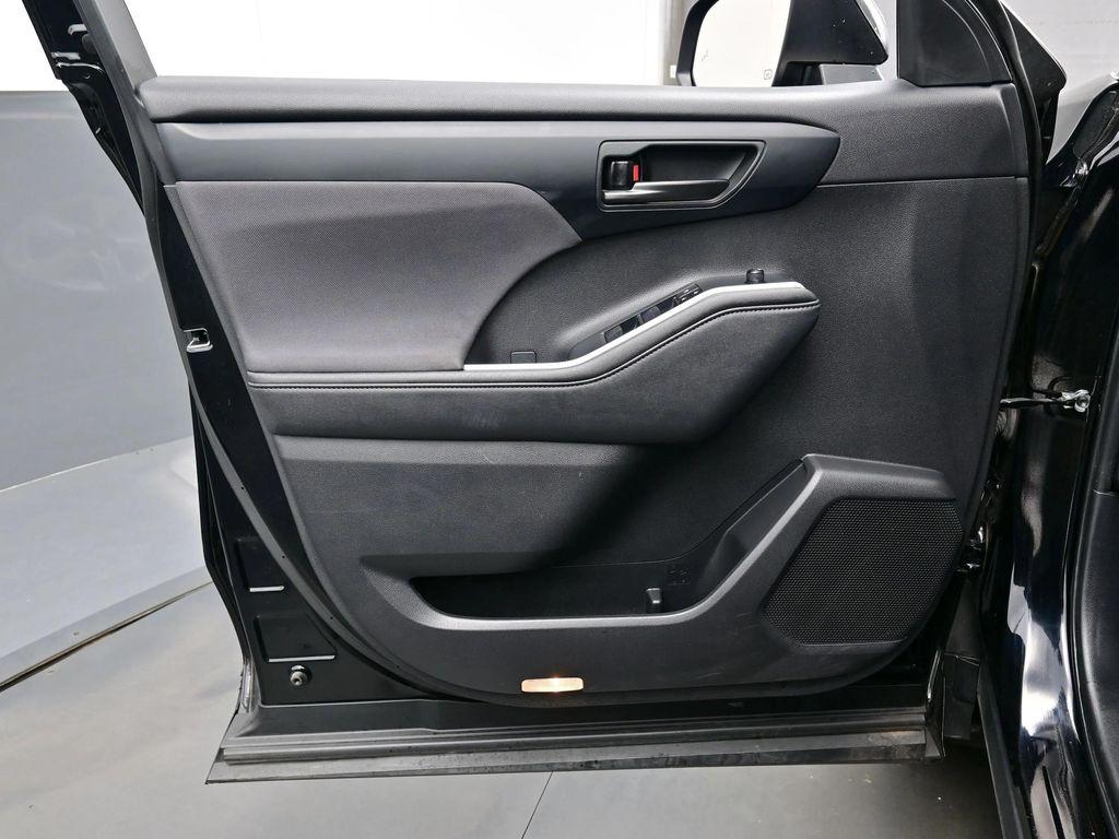used 2024 Toyota Highlander car, priced at $34,990