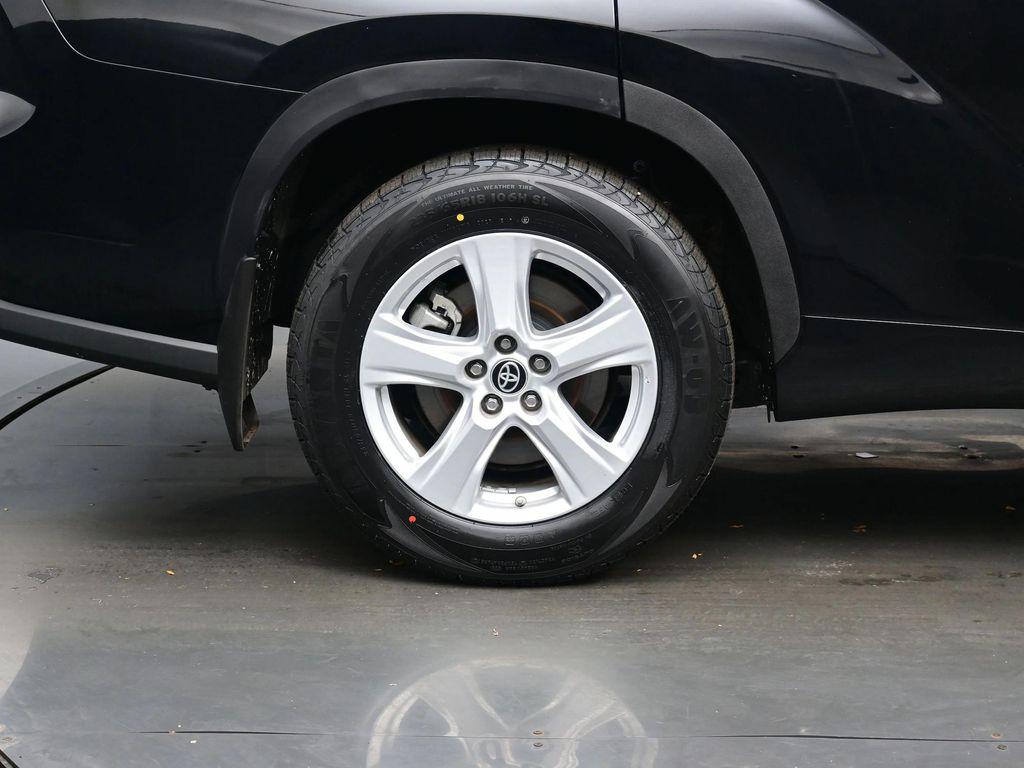 used 2024 Toyota Highlander car, priced at $34,990