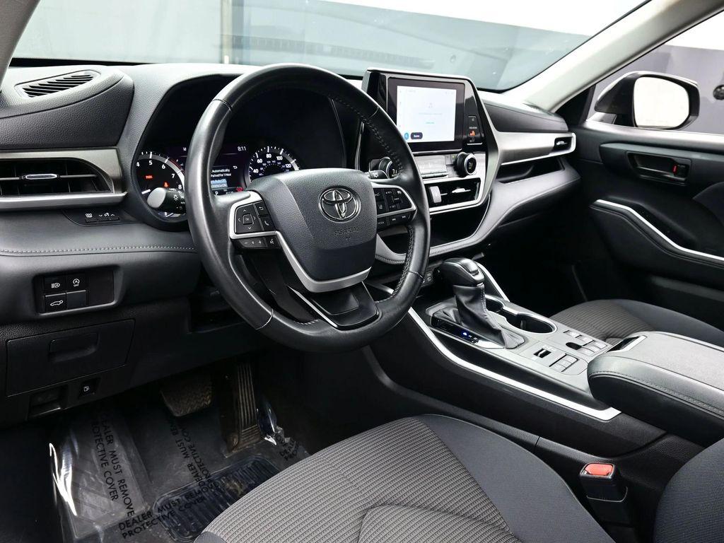used 2024 Toyota Highlander car, priced at $34,990