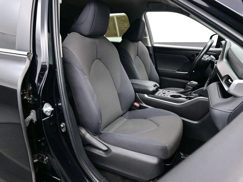 used 2024 Toyota Highlander car, priced at $34,990