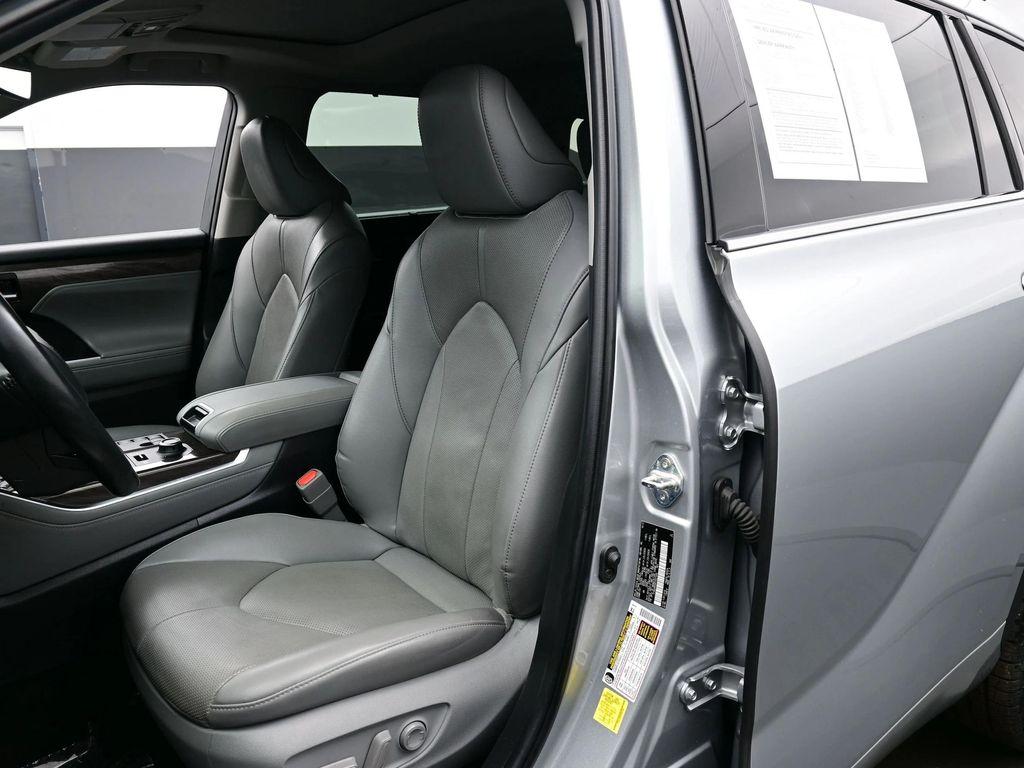 used 2023 Toyota Highlander car, priced at $41,190