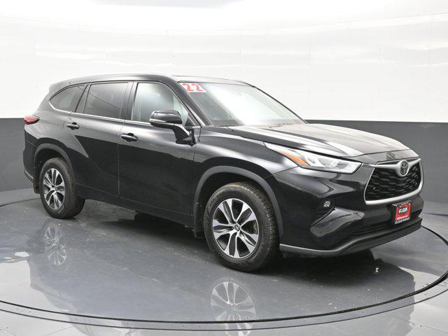 used 2022 Toyota Highlander car, priced at $32,090