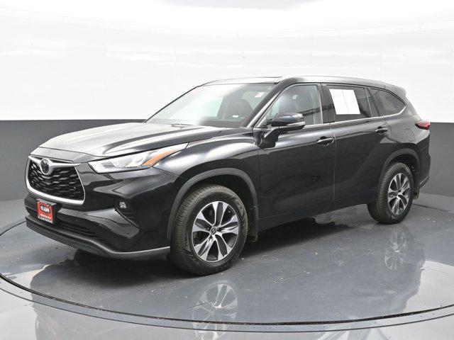 used 2022 Toyota Highlander car, priced at $32,090