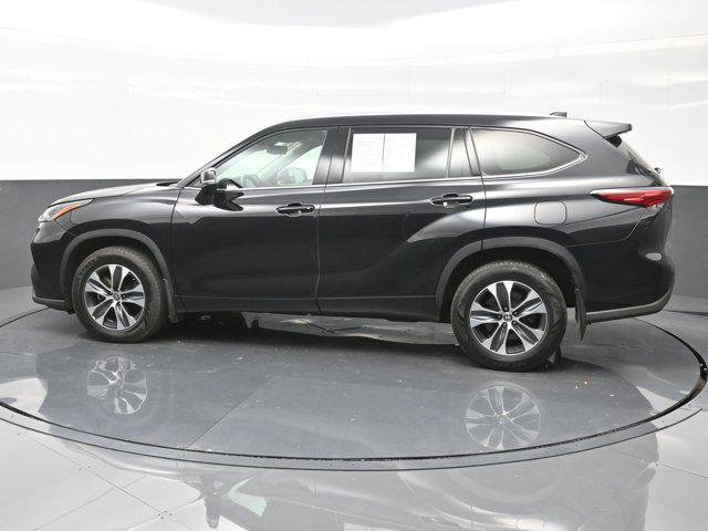 used 2022 Toyota Highlander car, priced at $32,090