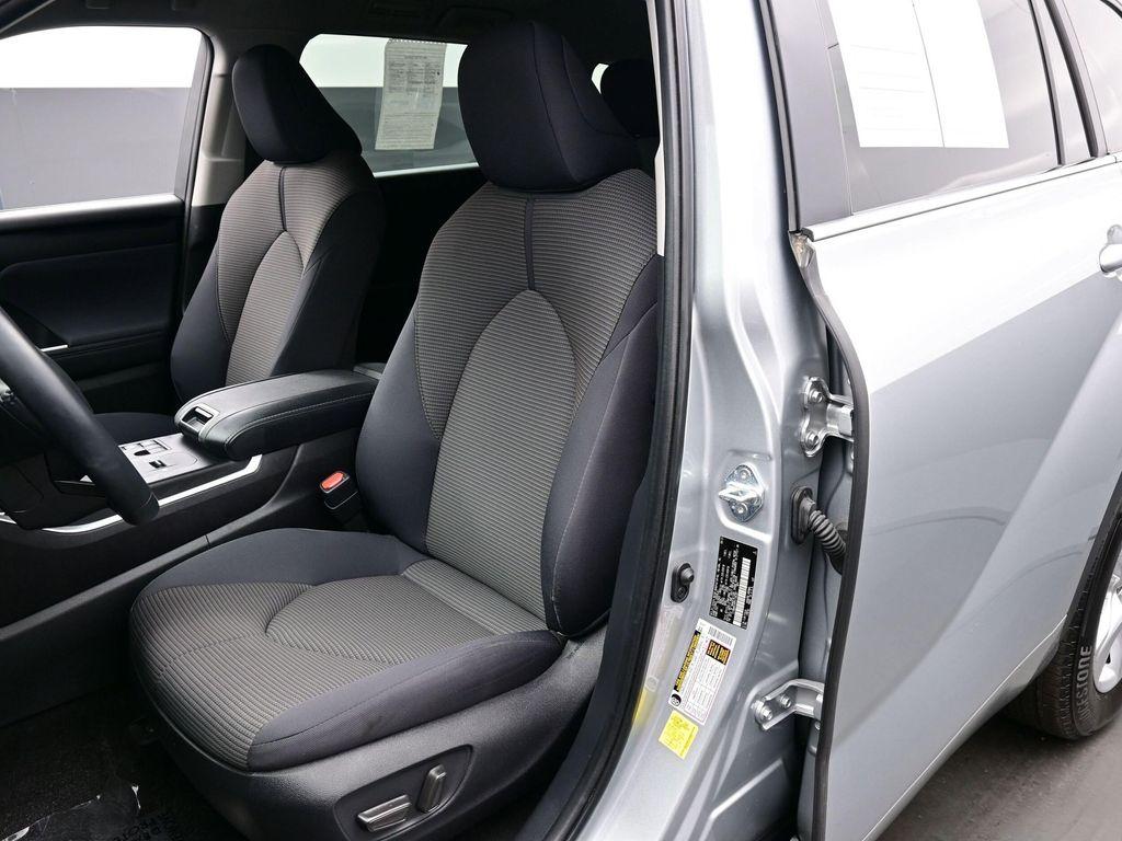 used 2023 Toyota Highlander Hybrid car, priced at $39,990