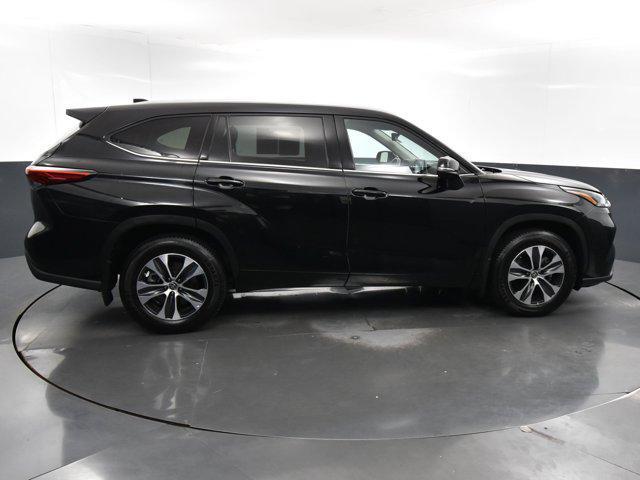 used 2022 Toyota Highlander car, priced at $33,390