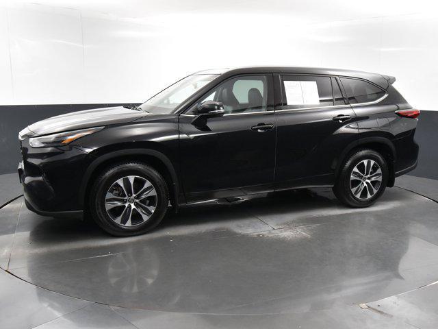 used 2022 Toyota Highlander car, priced at $33,390