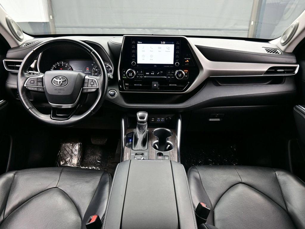 used 2022 Toyota Highlander car, priced at $34,590