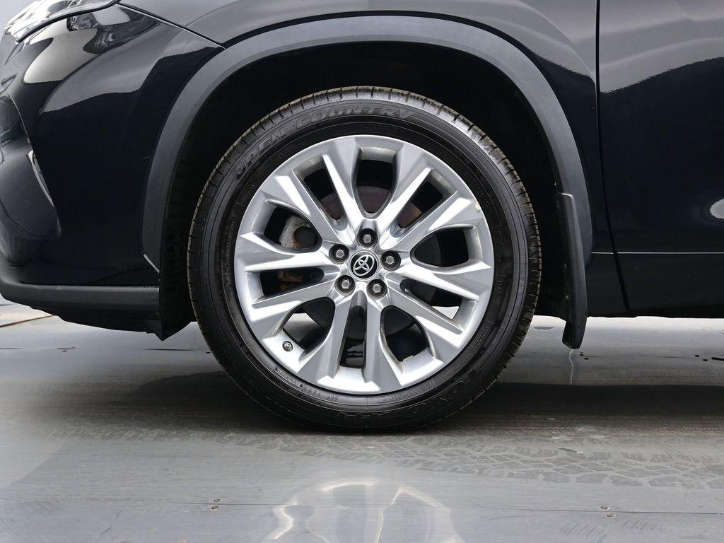 used 2022 Toyota Highlander car, priced at $34,590