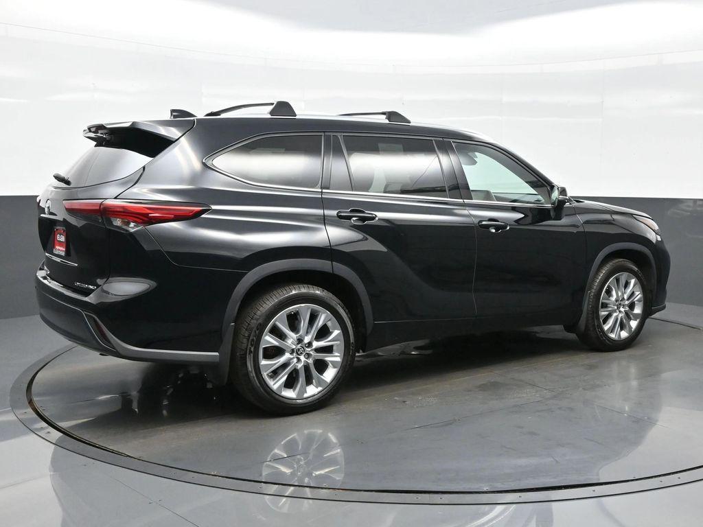 used 2022 Toyota Highlander car, priced at $34,590