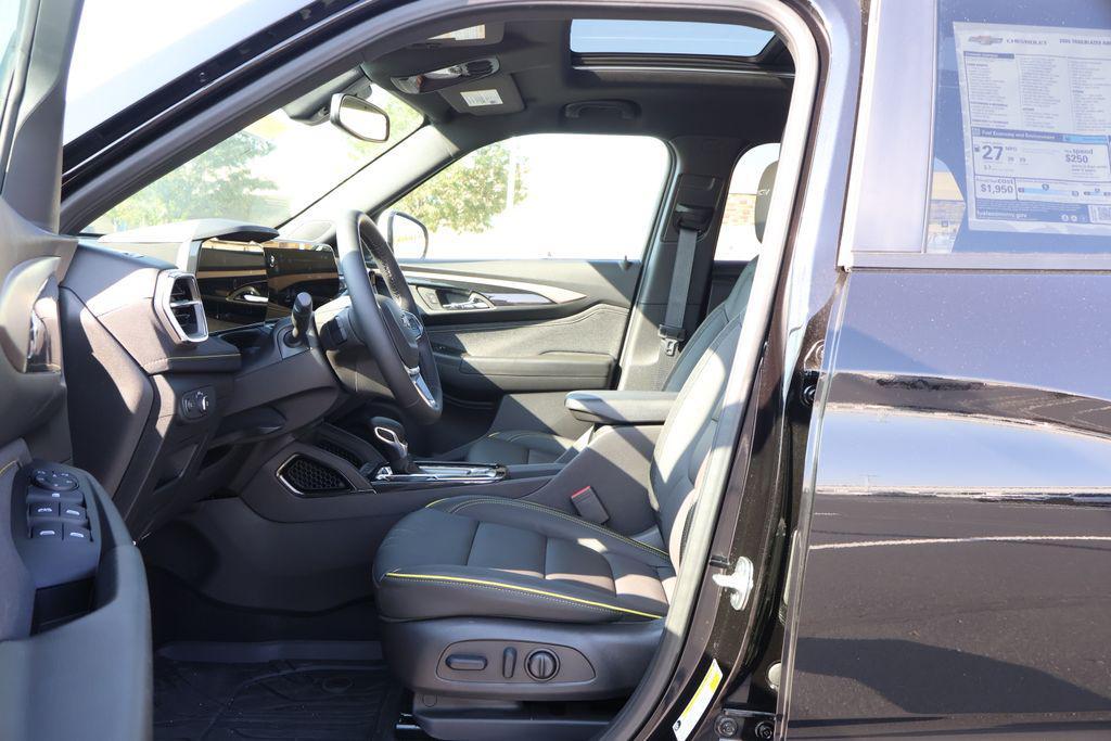 new 2025 Chevrolet TrailBlazer car, priced at $35,050