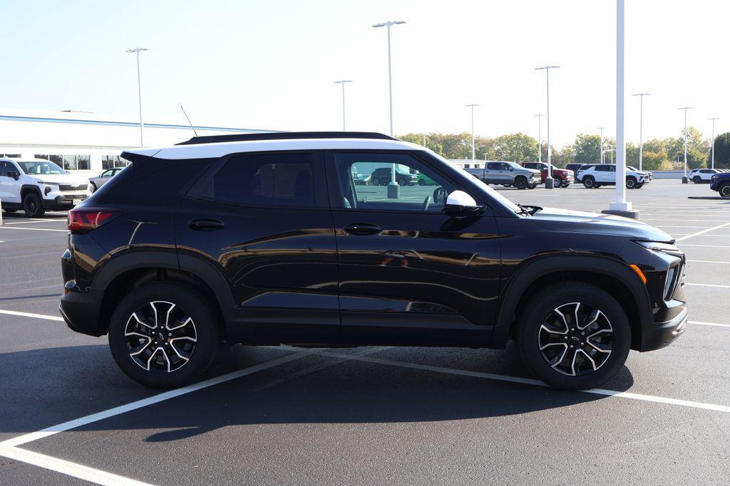 new 2025 Chevrolet TrailBlazer car, priced at $35,050