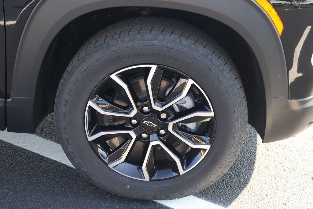 new 2025 Chevrolet TrailBlazer car, priced at $35,050