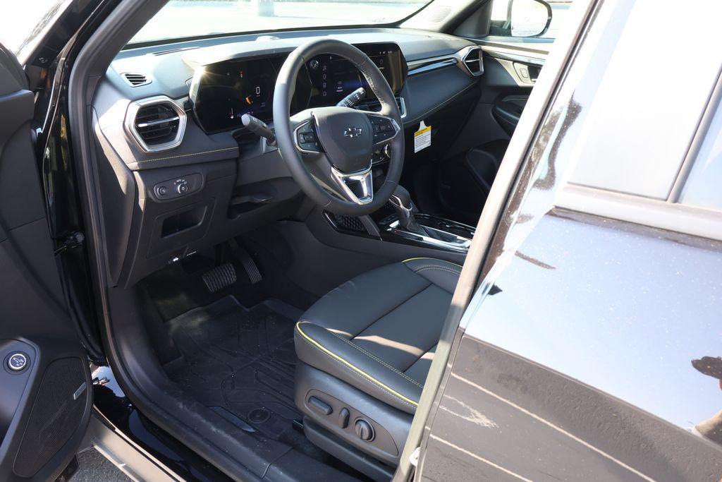 new 2025 Chevrolet TrailBlazer car, priced at $35,050