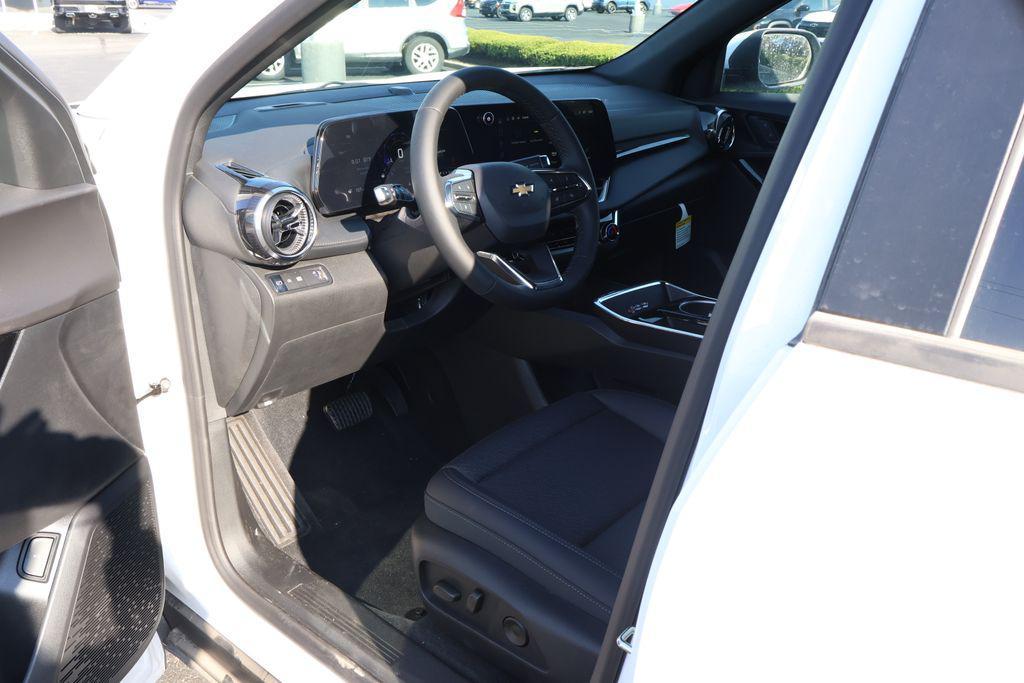 new 2025 Chevrolet Equinox car, priced at $32,444