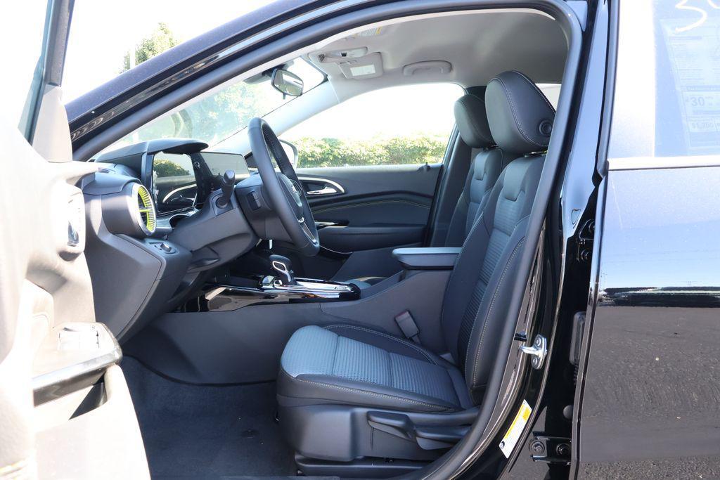 new 2025 Chevrolet Trax car, priced at $25,485