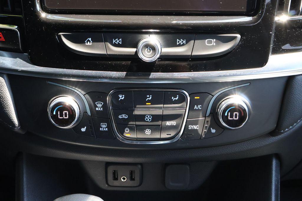 used 2023 Chevrolet Traverse car, priced at $33,154