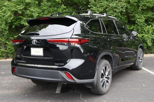 used 2022 Toyota Highlander car, priced at $37,084