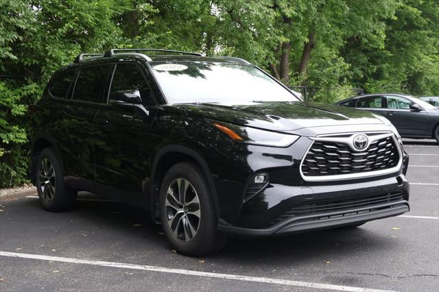 used 2022 Toyota Highlander car, priced at $37,084
