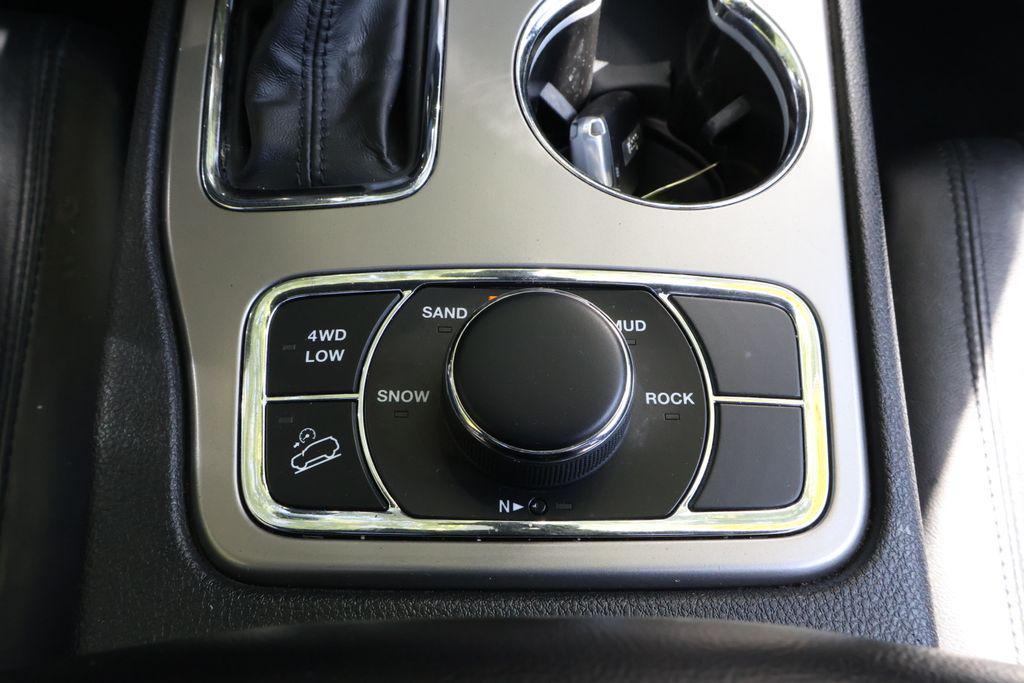 used 2022 Jeep Grand Cherokee car, priced at $27,615