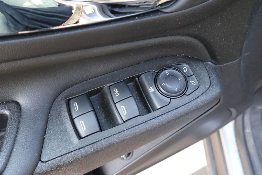 used 2024 Chevrolet Equinox car, priced at $25,321