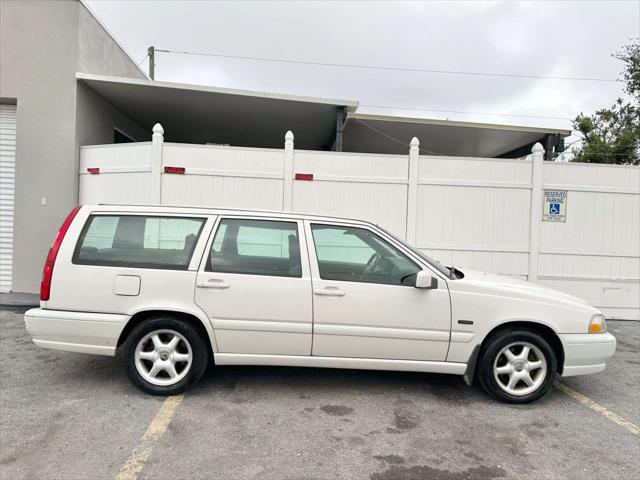 used 1998 Volvo V70 car, priced at $3,995