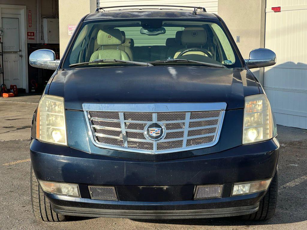used 2007 Cadillac Escalade car, priced at $10,995