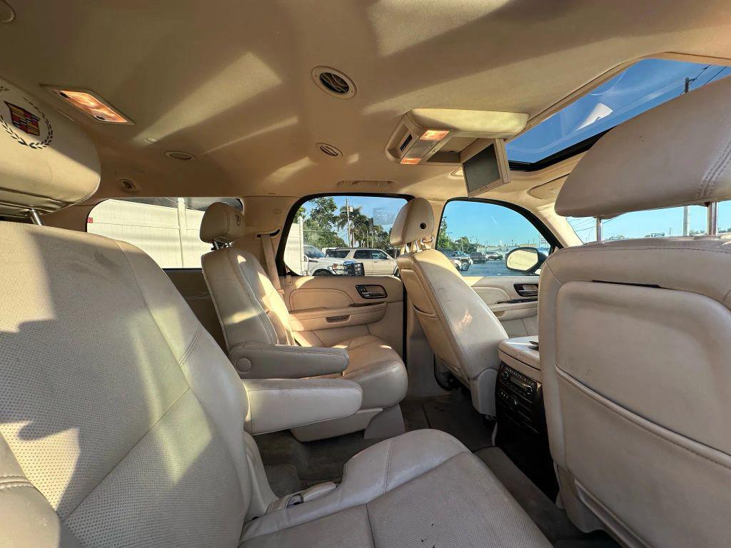 used 2007 Cadillac Escalade car, priced at $10,995