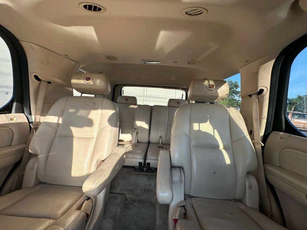 used 2007 Cadillac Escalade car, priced at $10,995