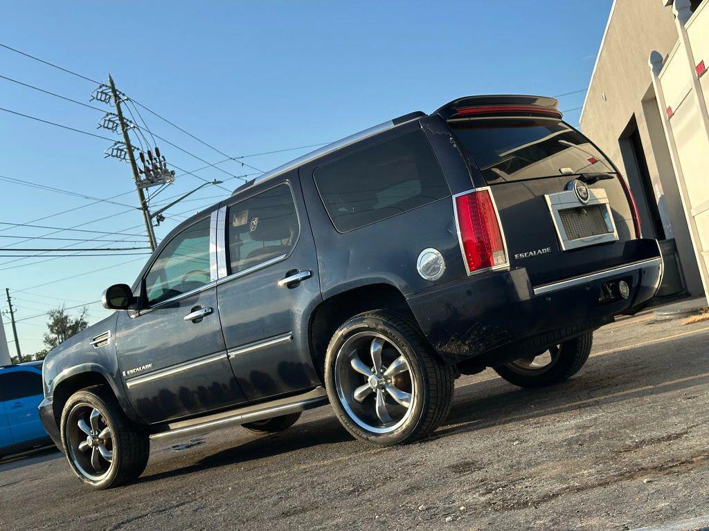 used 2007 Cadillac Escalade car, priced at $10,995