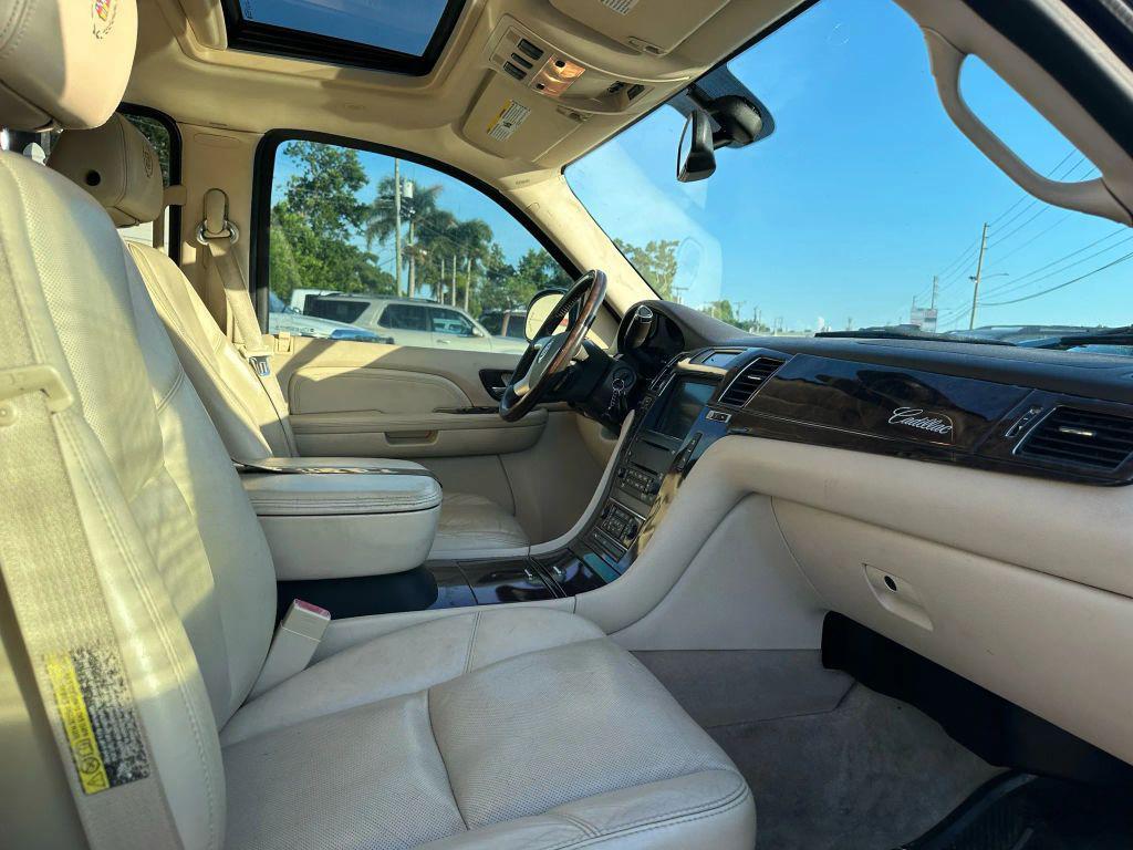 used 2007 Cadillac Escalade car, priced at $10,995