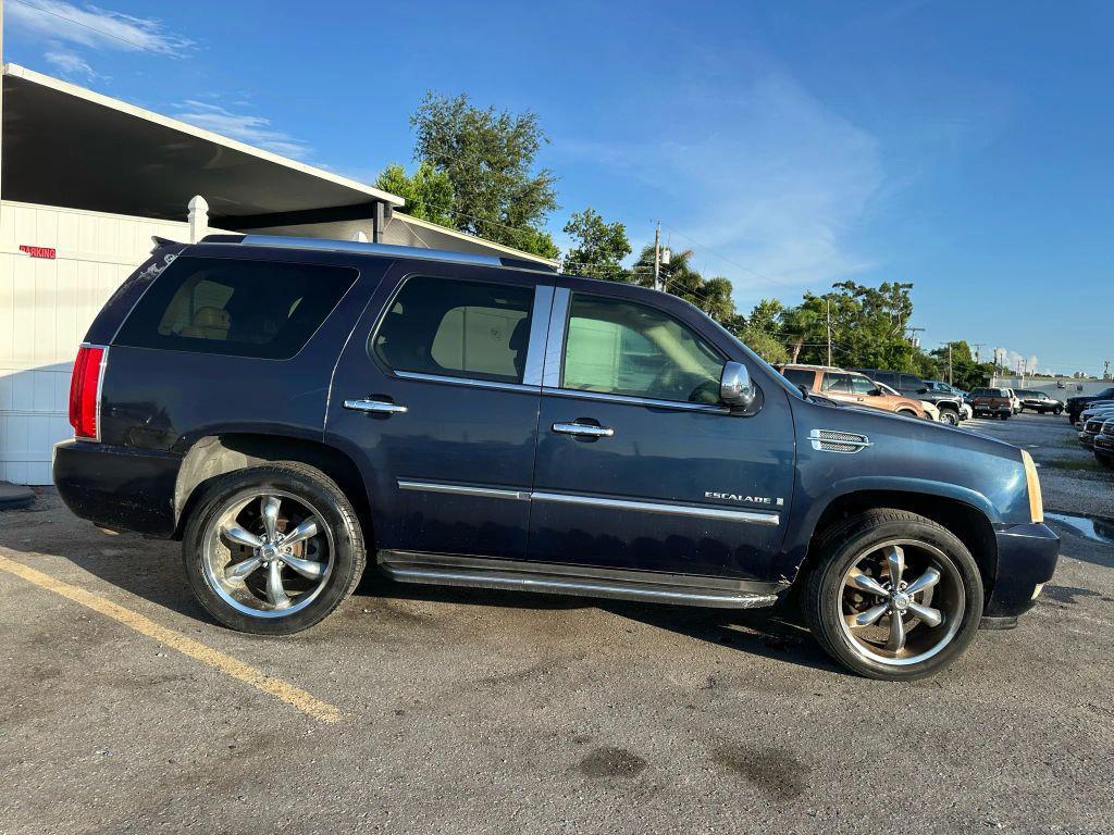 used 2007 Cadillac Escalade car, priced at $10,995