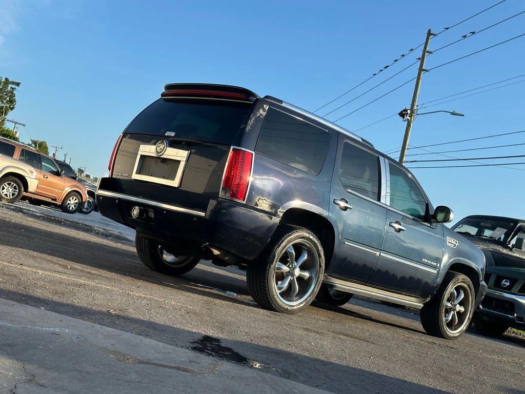 used 2007 Cadillac Escalade car, priced at $10,995