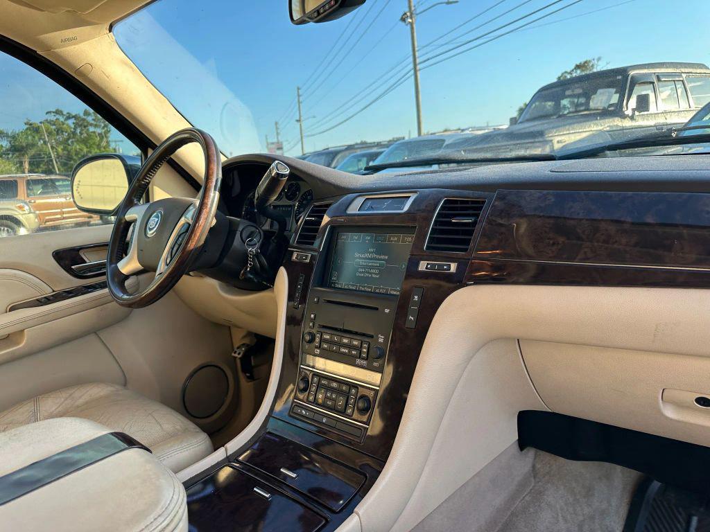 used 2007 Cadillac Escalade car, priced at $10,995