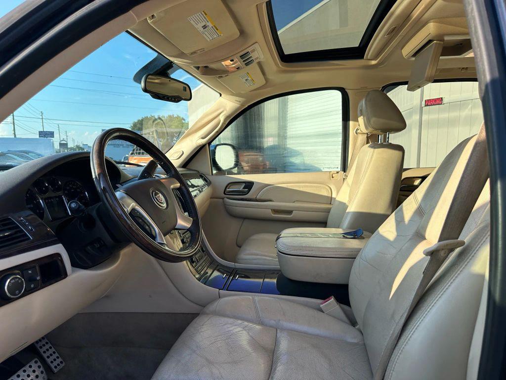 used 2007 Cadillac Escalade car, priced at $10,995