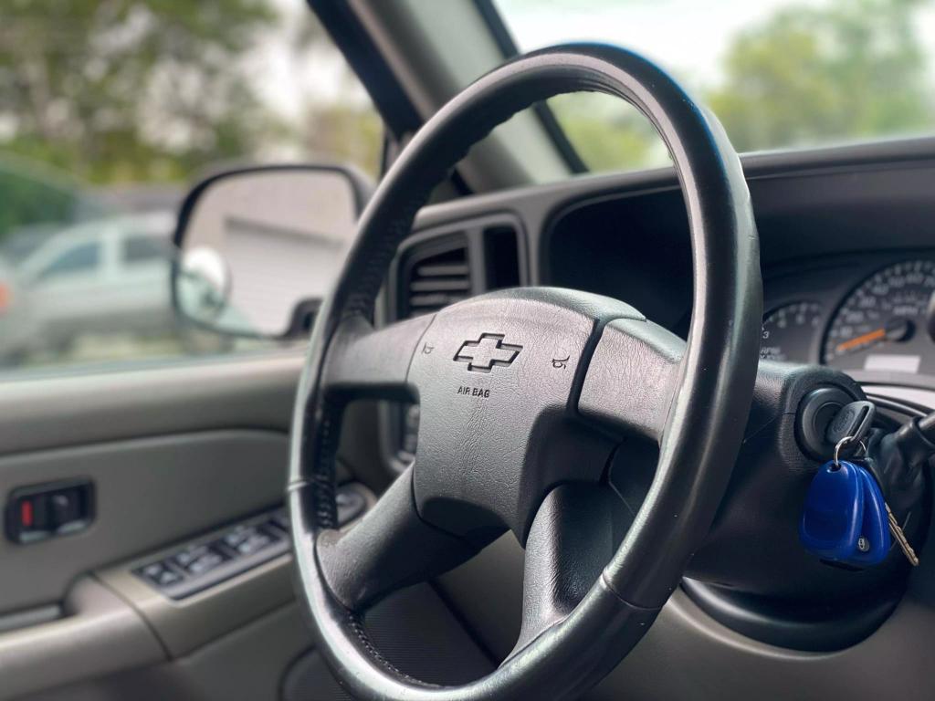 used 2004 Chevrolet Suburban car, priced at $6,995