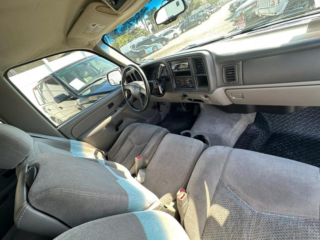 used 2004 Chevrolet Suburban car, priced at $6,995
