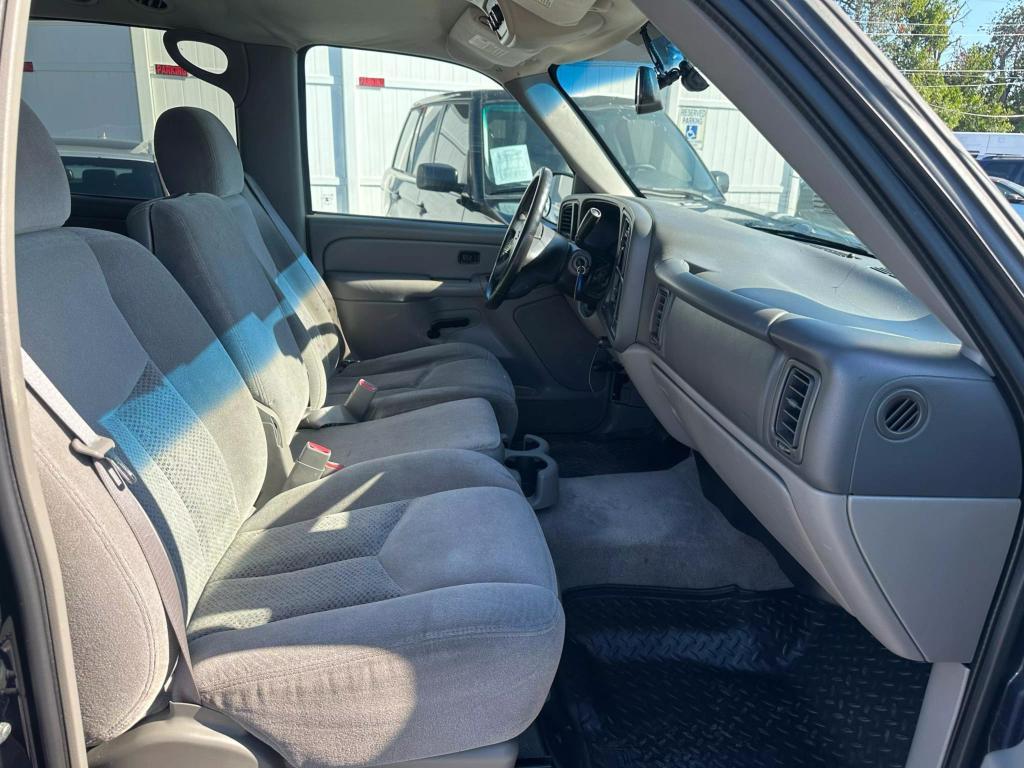 used 2004 Chevrolet Suburban car, priced at $6,995