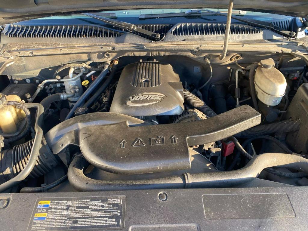 used 2004 Chevrolet Suburban car, priced at $6,995