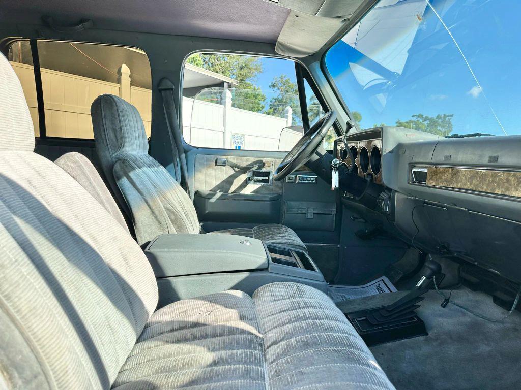 used 1989 Chevrolet Suburban car, priced at $12,995