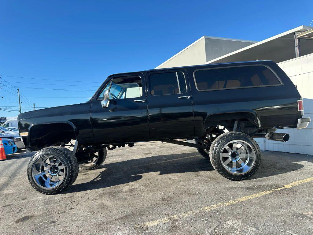 used 1989 Chevrolet Suburban car, priced at $12,995