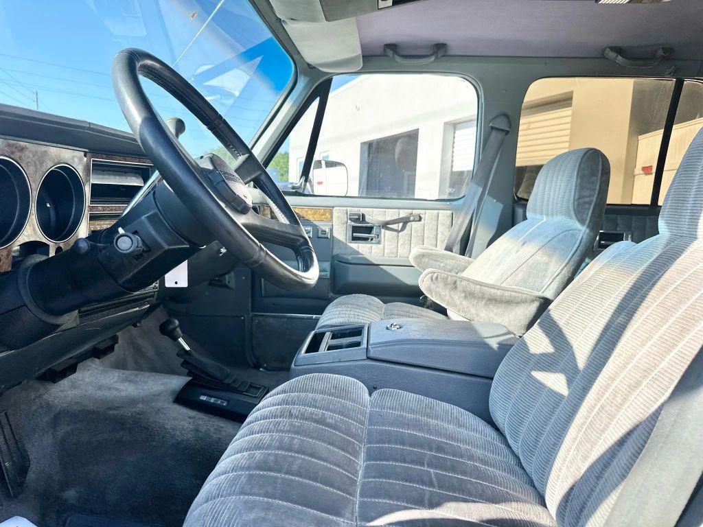 used 1989 Chevrolet Suburban car, priced at $12,995