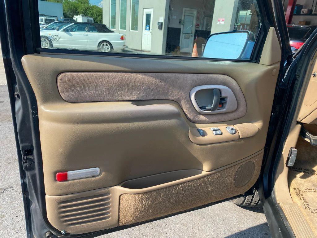 used 1995 GMC Yukon car, priced at $9,995
